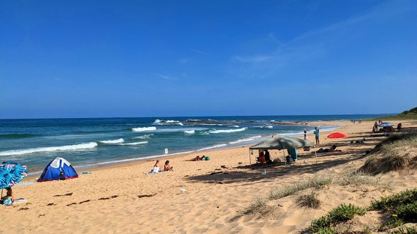 Quels sont les conseils pour un camping en bord de mer pendant la saison des méduses?