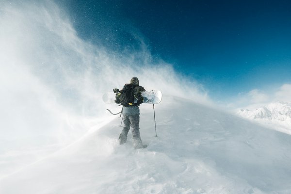 Quels sont les meilleurs spots pour une expédition de snowboard dans les montagnes de Whistler, Canada?